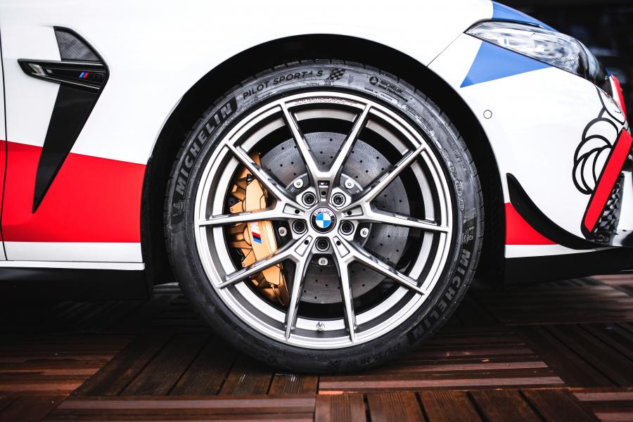 Детали экстерьера BMW M8 Competition Coupe MotoGP Safety Car (F92) 2019 года  (фото 23 из 38)